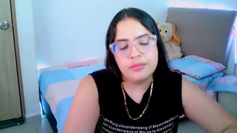 Snapshot of alicia_hotxx chatting on February 15, 12:15 am alison online show from February 15, 12:15 am