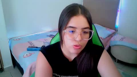 Snapshot of alicia_hotxx chatting on February 19, 10:53 pm alison online show from February 19, 10:53 pm