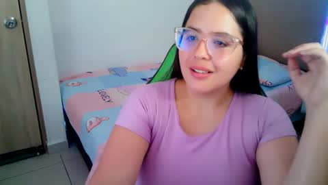 Snapshot of alicia_hotxx chatting on February 22, 12:27 am alison online show from February 22, 12:27 am