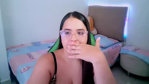 Snapshot of alicia_hotxx chatting on February 22, 9:15 pm alison online show from February 22, 9:15 pm