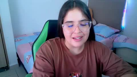 Snapshot of alicia_hotxx chatting on February 23, 8:44 pm alison online show from February 23, 8:44 pm