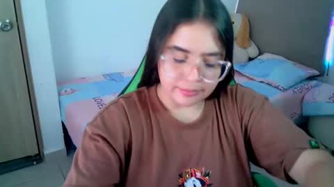 Snapshot of alicia_hotxx chatting on February 23, 11:47 pm alison online show from February 23, 11:47 pm