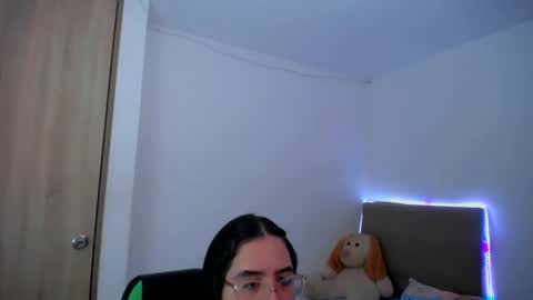 Snapshot of alicia_hotxx chatting on February 25, 6:53 pm alison online show from February 25, 6:53 pm