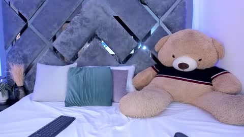 Snapshot of alicia_jerez1 chatting on December 12, 2:44 pm Alice  online show from December 12, 2:44 pm