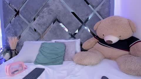 Snapshot of alicia_jerez1 chatting on January 17, 1:35 pm Alice  online show from January 17, 1:35 pm