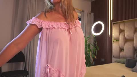 Alicia Lang online show from September 22, 9:17 pm