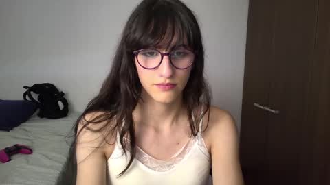 Snapshot of alicia_love29 chatting on December 13, 8:26 pm Alice online show from December 13, 8:26 pm