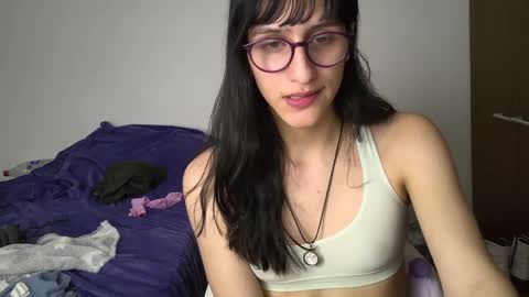 Snapshot of alicia_love29 chatting on January 18, 1:41 am Alice online show from January 18, 1:41 am