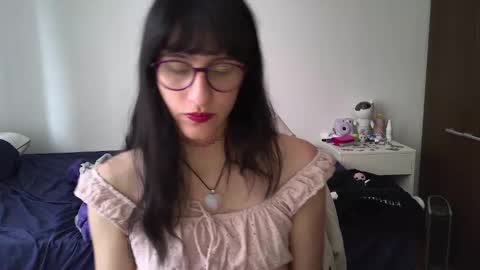 Snapshot of alicia_love29 chatting on January 25, 8:42 pm Alice online show from January 25, 8:42 pm