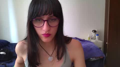 Snapshot of alicia_love29 chatting on February 2, 9:02 pm Alice online show from February 2, 9:02 pm