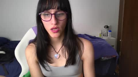 Snapshot of alicia_love29 chatting on February 3, 12:04 am Alice online show from February 3, 12:04 am