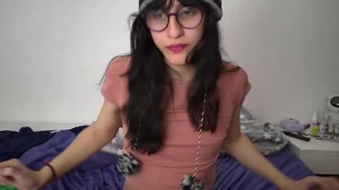 Snapshot of alicia_love29 chatting on February 6, 2:44 am Alice online show from February 6, 2:44 am