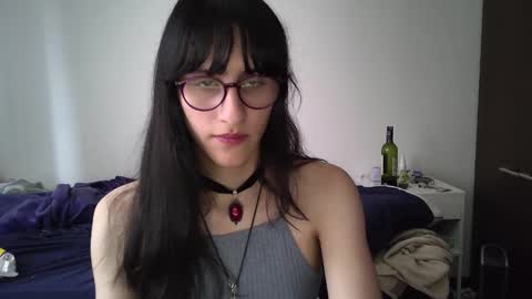Snapshot of alicia_love29 chatting on February 13, 8:55 pm Alice online show from February 13, 8:55 pm