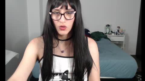 Snapshot of alicia_love29 chatting on December 16, 6:40 am Alice online show from December 16, 6:40 am