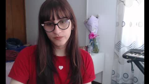 Snapshot of alicia_love29 chatting on June 4, 2:45 pm Alice online show from June 4, 2:45 pm