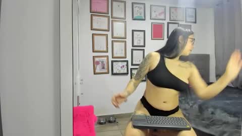 alicia_rainbow online show from May 18, 4:07 am