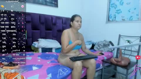 alicia_whittee online show from April 14, 10:21 am
