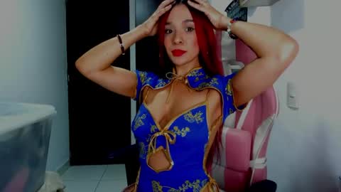 Snapshot of alicia_wings chatting on April 4, 3:49 am alicia_wings online show from April 4, 3:49 am