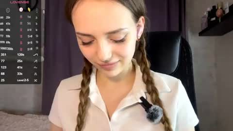 Snapshot of aliciacampbellia chatting on June 13, 8:18 pm Alice online show from June 13, 8:18 pm