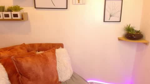 aliciacute    online show from September 24, 9:51 pm