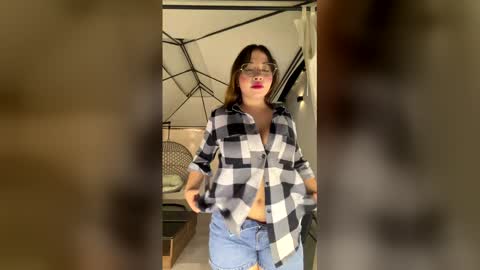 Alicia  online show from May 19, 1:11 am