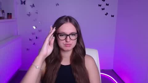 Snapshot of alicie_dream_ chatting on September 10, 11:10 am Alicie online show from September 10, 11:10 am