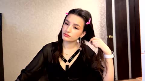 Snapshot of alidagenthner chatting on March 7, 12:02 pm Niki online show from March 7, 12:02 pm