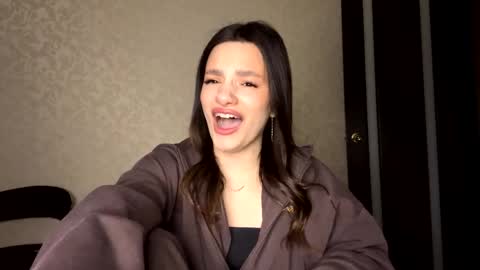 Snapshot of alidagenthner chatting on March 17, 3:26 pm Niki online show from March 17, 3:26 pm