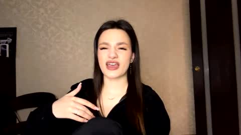 Snapshot of alidagenthner chatting on March 22, 3:15 pm Niki online show from March 22, 3:15 pm