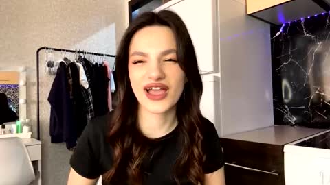 Snapshot of alidagenthner chatting on March 30, 7:42 am Niki online show from March 30, 7:42 am