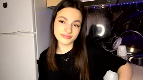 Snapshot of alidagenthner chatting on April 5, 12:57 pm Niki online show from April 5, 12:57 pm