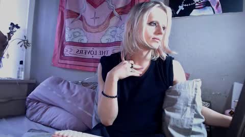 Alien Bella online show from February 28, 1:23 pm