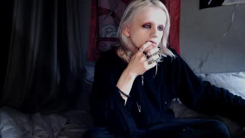 Alien Bella online show from April 8, 2:22 am