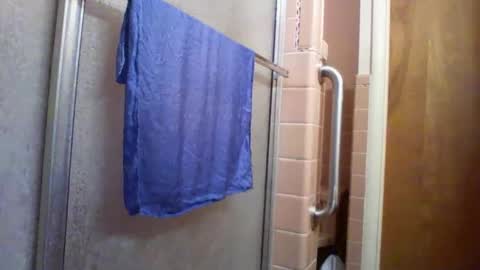 Snapshot of alienlove23 chatting on February 14, 6:15 pm alienlove23 online show from February 14, 6:15 pm