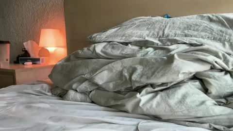 Aliensuppstar online show from April 9, 9:53 pm