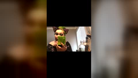 alientboy online show from February 19, 7:10 pm