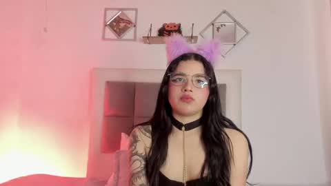 aliice_walker_ online show from January 8, 3:28 pm