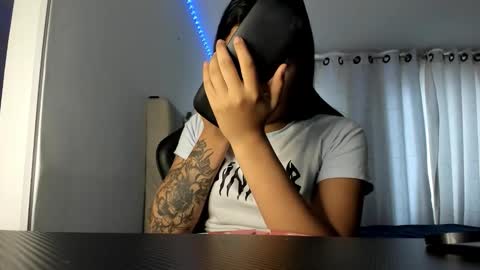 aliice_walker_ online show from October 17, 12:19 pm