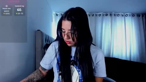 aliice_walker_ online show from February 9, 3:16 pm