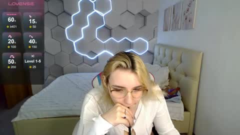 aliicemeow online show from May 7, 9:03 am