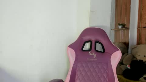 alika online show from November 13, 2:49 pm