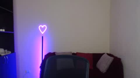 Snapshot of alika_lorens_talk chatting on February 5, 12:49 pm Alika online show from February 5, 12:49 pm