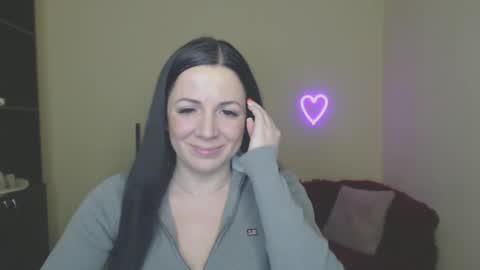 Snapshot of alika_lorens_talk chatting on February 20, 9:44 am Alika online show from February 20, 9:44 am