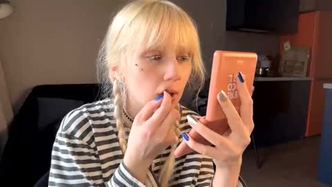 Snapshot of alikubeika chatting on March 27, 12:27 pm Milana online show from March 27, 12:27 pm