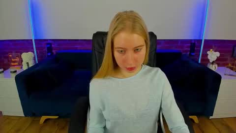 Snapshot of alina__blonde chatting on March 2, 6:36 am Alina online show from March 2, 6:36 am