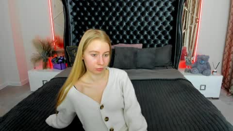 Snapshot of alina__blonde chatting on April 1, 2:36 pm Alina online show from April 1, 2:36 pm