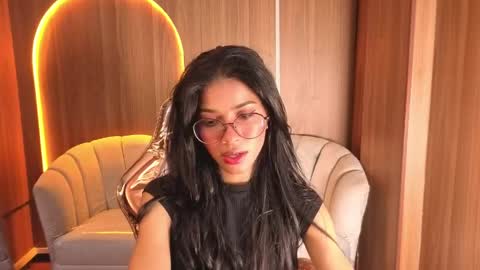 Snapshot of alina_b_ chatting on April 8, 8:09 pm alina_b_ online show from April 8, 8:09 pm