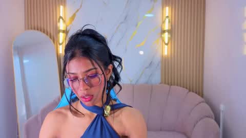Snapshot of alina_b_ chatting on April 13, 8:14 pm alina_b_ online show from April 13, 8:14 pm