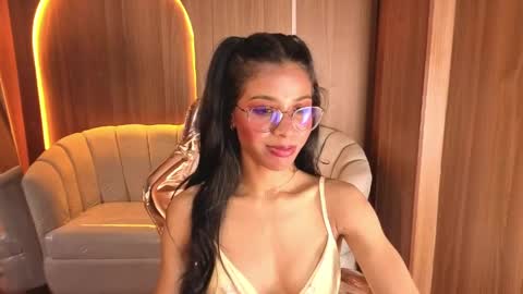 Snapshot of alina_b_ chatting on April 14, 8:15 pm alina_b_ online show from April 14, 8:15 pm