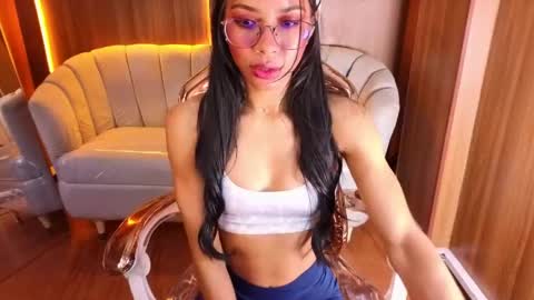 Snapshot of alina_b_ chatting on April 15, 8:31 pm alina_b_ online show from April 15, 8:31 pm